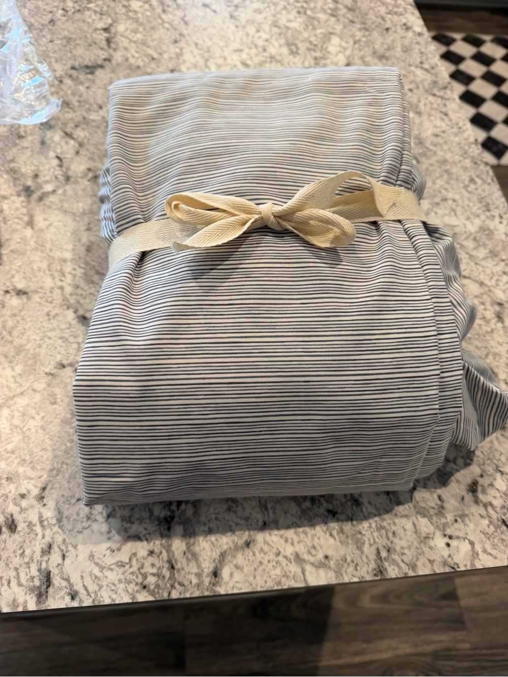 UGG Striped Flat and Fitted Sheets in Blue and White - Queen